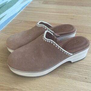 Toms Tan Clogs